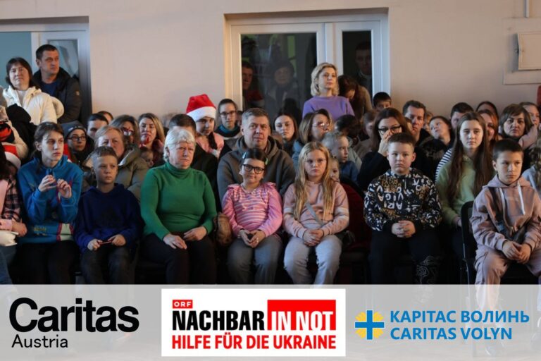 ДІТИ В НОВОВОЛИНСЬКУ ОТРИМАЛИ ПОДАРУНКИ ВІД СВЯТОГО МИКОЛАЯ